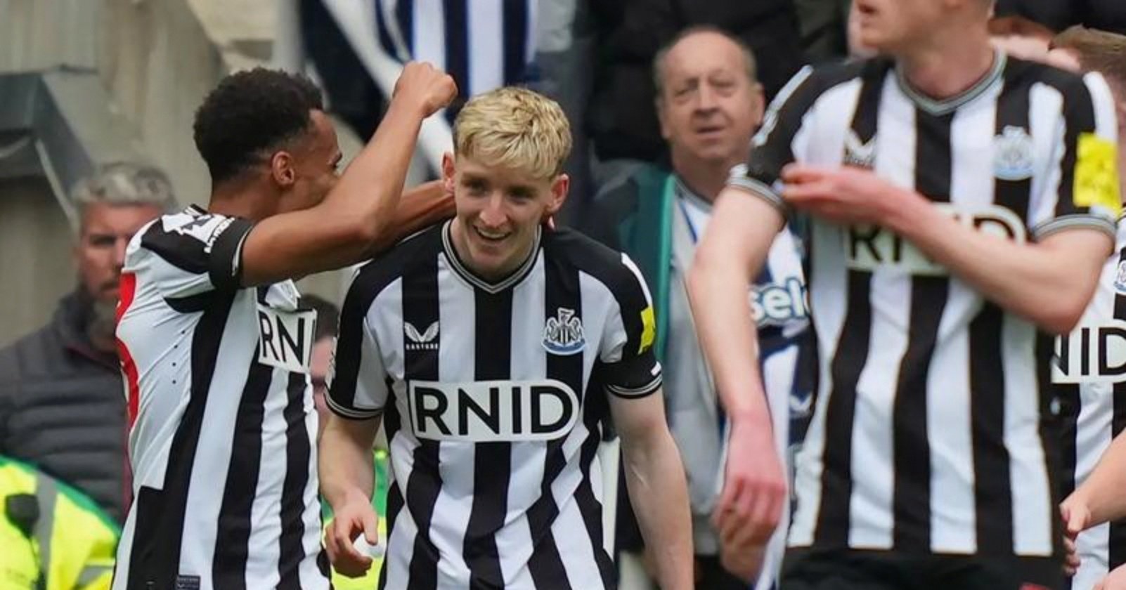 包含纽卡斯尔赛后刷新队史纪录,志在欧冠名次提升,气氛紧张,更衣室氛围转暖的词条 包含纽卡斯尔赛后刷新队史纪录,志在欧冠名次提升,气氛紧张,更衣室氛围转暖的词条