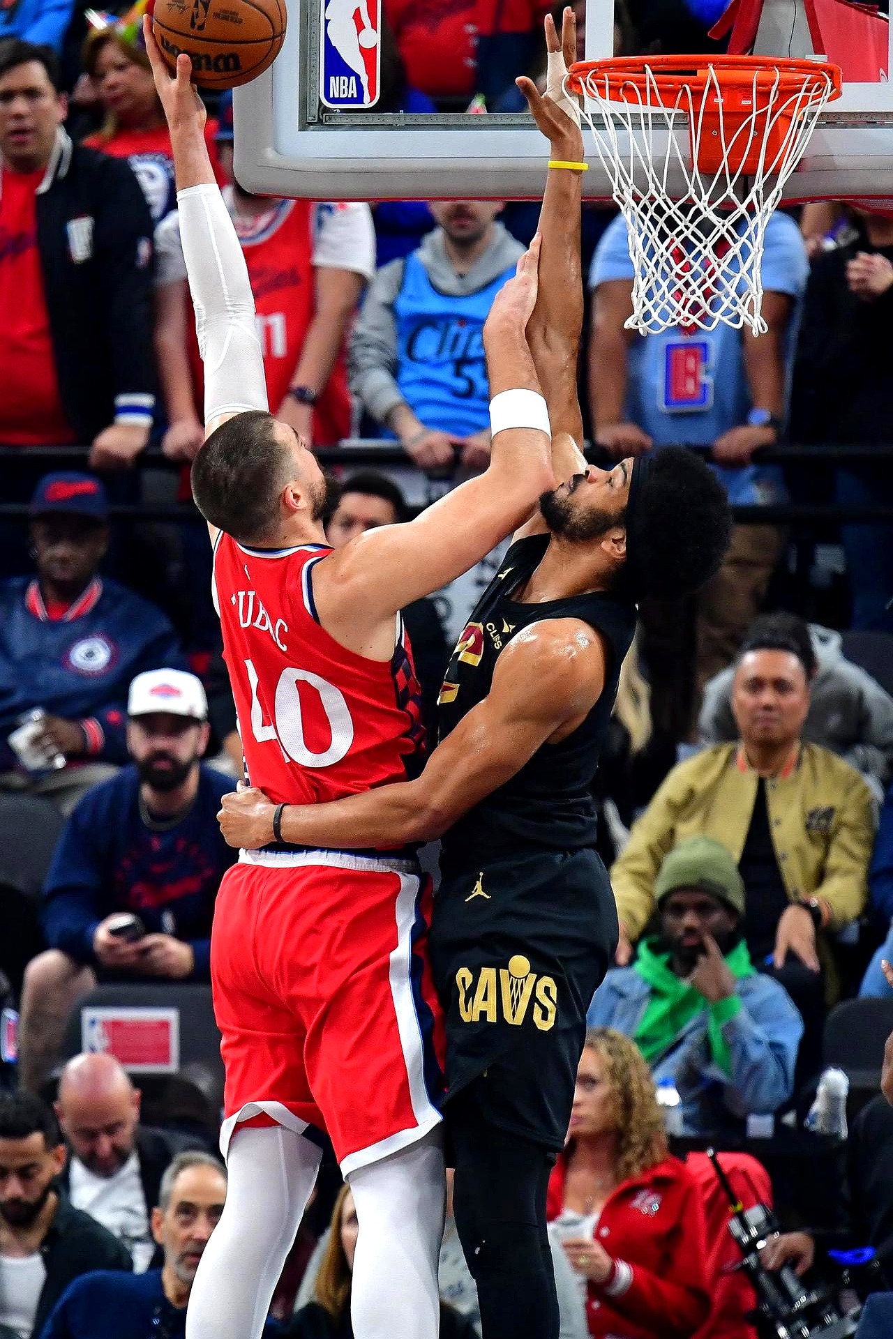 德约科维奇在切尔西比赛中刷新纪录洛杉矶快船外线爆发备战CBA常规赛，勒沃库森围绕欧篮联豪取连胜看傻球迷的简单介绍